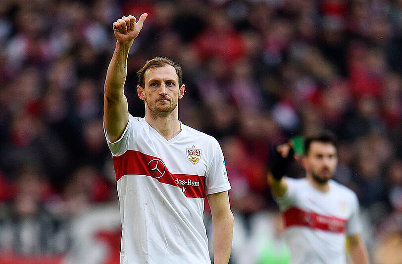 Daumen hoch für die Löwen: Der erfahrene Innenverteidiger Georg Niedermeier soll kurz vor einem Wechsel zum TSV 1860 stehen.