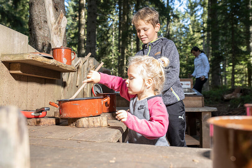 In der Hexenküche im Zauberdorf beim "Juppi Zauberwald" können Kinder ihre eigenen Rezepte ausprobieren.