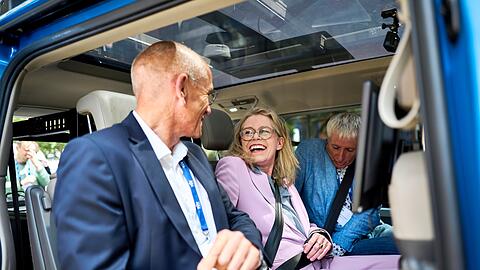 Berlins Verkehrssenatorin Ute Bonde setzt auf autonomes Fahren und hofft auch einen raschen Einsatz fahrerloser Shuttle im Stadtverkehr.