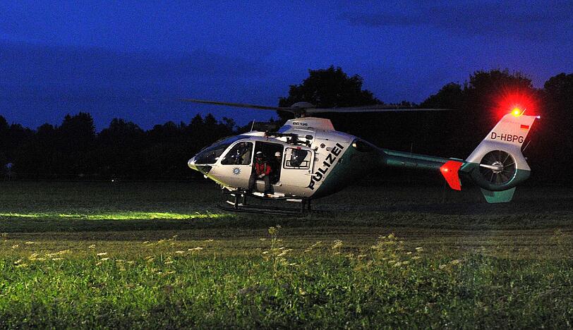 Horror-Nacht für einige Insassen einer Gondel in Schwangau. Nach einem Gleitschirm-Unfall mussten die Fahrgäste teils die Nacht in der Luft verbringen. Rettungskräfte konnten alle Menschen retten.