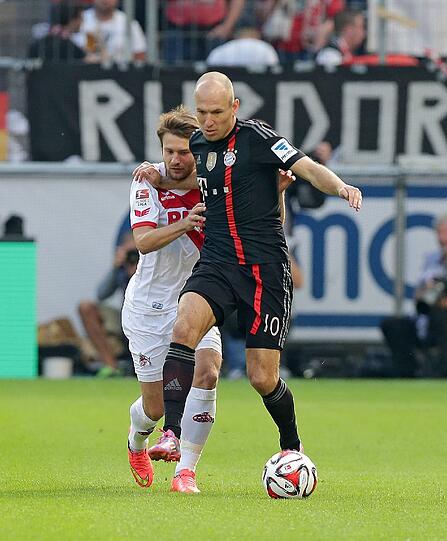 ARJEN ROBBEN - NOTE 2 - Wirkungsvoller Lückenreißer. Gedanklich und mechanisch schnell in der Entstehung des 1:0. Hätte einen Elfmeter bekommen müssen (5.) - danach Kölner Buhmann, zu Unrecht. Nach 75 Minuten geschont.