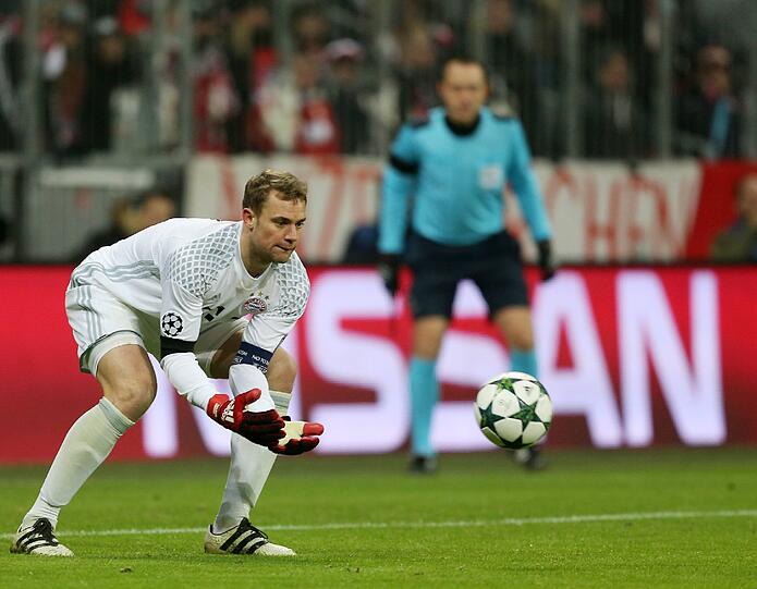 Manuel Neuer Note 3: Musste gegen Carrasco retten (10.), dann vor  
allem mit der Kälte beschäftigt: Wollte mitkombinieren und bot sich  
einfach mal nahe der Mittellinie an (44.). Neuers Frostbewältigung.