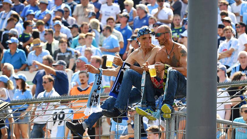Klare Botschaft: Der TSV 1860 distanziert sich von mutmaßlich rechtsradikalen Fans in der eigenen Kurve.