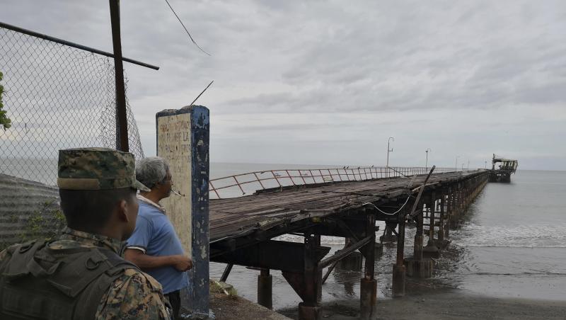Zerstörter Pier: Ein Erdbeben der Stärke 6,1 hat Costa Rica und das angrenzenden Panama erschüttert. Zerstörter Pier: Ein Erdbeben der Stärke 6,1 hat Costa Rica und das angrenzenden Panama erschüttert.