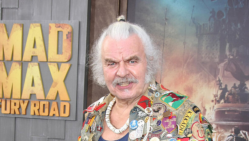 Hugh Keays-Byrne alias Immortan Joe soll mit 73 Jahren gestorben sein. Hugh Keays-Byrne alias Immortan Joe soll mit 73 Jahren gestorben sein.