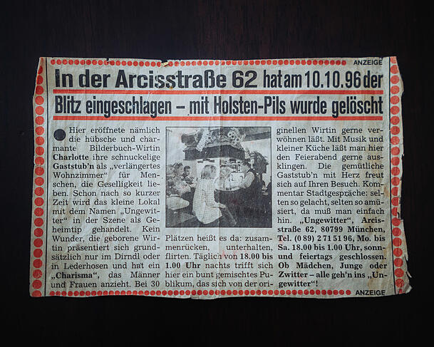 Charlotte Gornik hat viel von damals aufgehoben: Fotos, Briefe, Autogramme. Darunter auch ein Zeitungsartikel über das Ungewitter von 1996. Charlotte Gornik hat viel von damals aufgehoben: Fotos, Briefe, Autogramme. Darunter auch ein Zeitungsartikel über das Ungewitter von 1996.