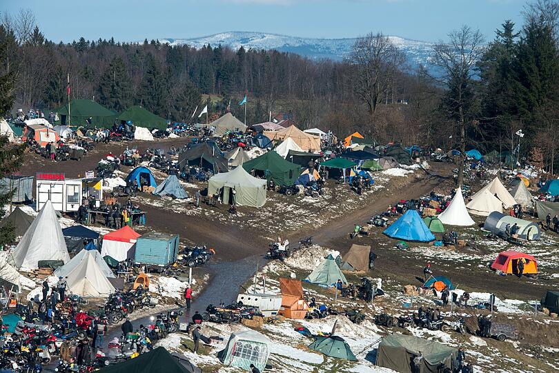 Am Wochenende treffen sich wieder Tausende Biker aus ganz Europa zum Elefantentreffen im Bayerischen Wald. Wie's da zugeht? Hier die Bilder vom letzten Jahr.