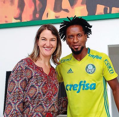 Beim bislang letzten Spiel gegen Chapecoense wurde er mit Palmeiras brasilianischer Meister: Zé Roberto (r.).