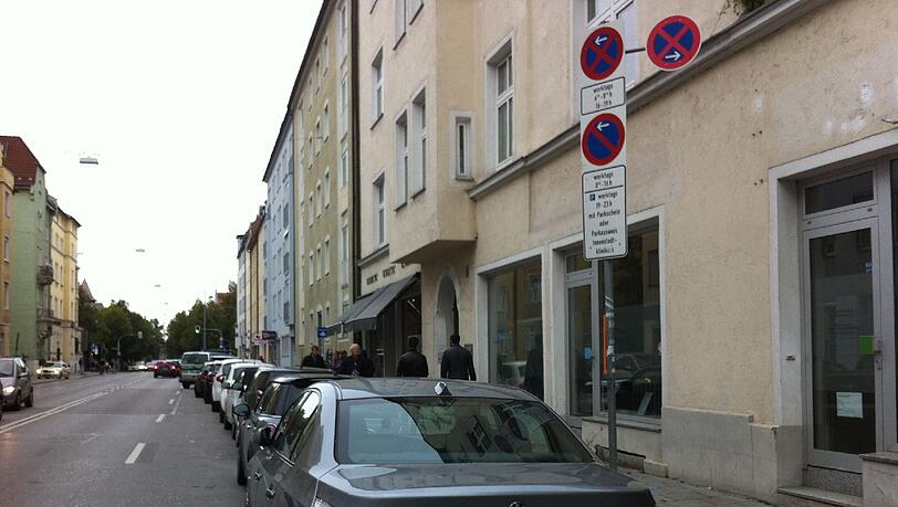 Im Halteverbot ein Knöllchen riskieren: In der Goethestraße. Im Halteverbot ein Knöllchen riskieren: In der Goethestraße.
