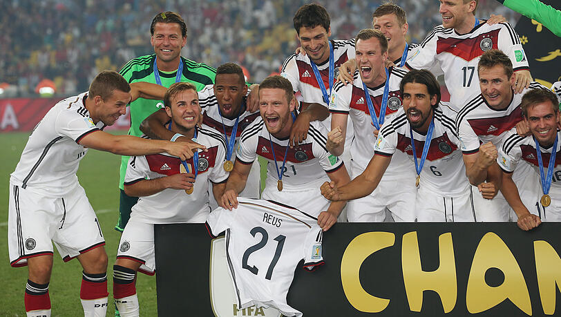 Die deutsche Nationalmannschaft beim WM-Triumph 2014. Vorne zu sehen: Das Reus-Trikot. Die deutsche Nationalmannschaft beim WM-Triumph 2014. Vorne zu sehen: Das Reus-Trikot.
