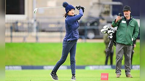 Catherine Zeta-Jones beim Golftraining.