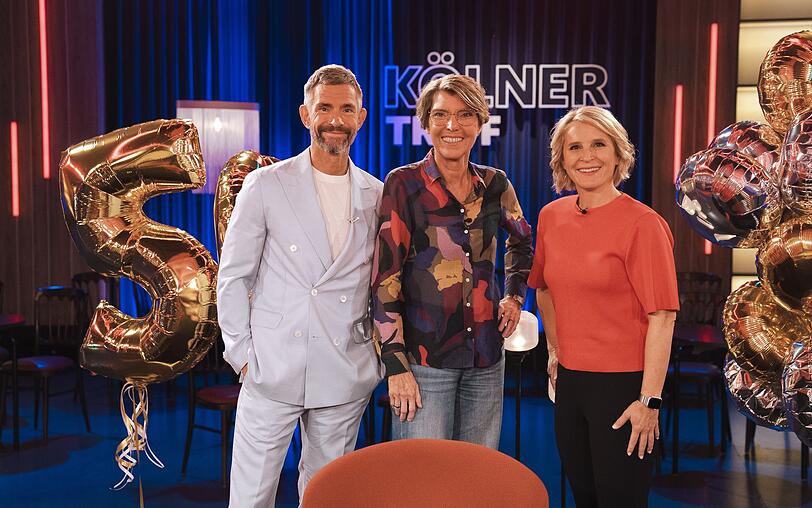 Micky Beisenherz und Susan Link (rechts) übernahmen 2017 die Moderation des "Kölner Treff" von Bettina Böttinger. Gemeinsam feiern sie nun den 50. Geburtstag der Talkshow, die 1976 zum ersten Mal auf Sendung ging. Micky Beisenherz und Susan Link (rechts) übernahmen 2017 die Moderation des "Kölner Treff" von Bettina Böttinger. Gemeinsam feiern sie nun den 50. Geburtstag der Talkshow, die 1976 zum ersten Mal auf Sendung ging.