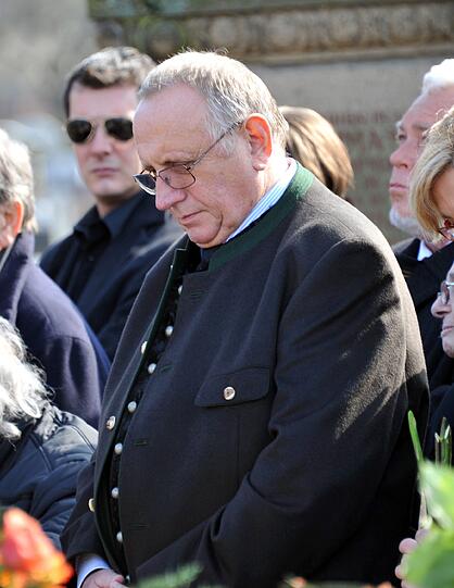Wirte-Sprecher Toni Roiderer am Nordfriedhof.