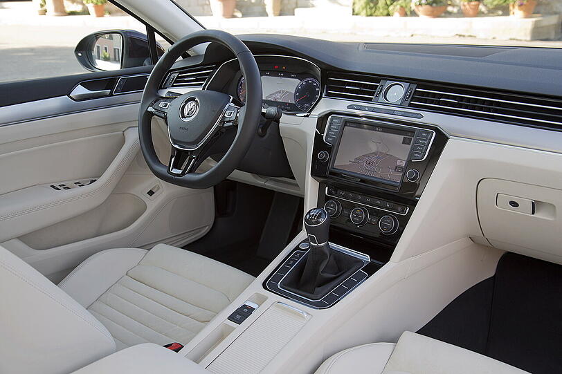 Der neue VW Passat kommt als Limousine und als Variant edler und frischer daher.