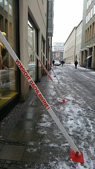 Auch in Münchens Fußgängerzone lag die weiße Pracht.