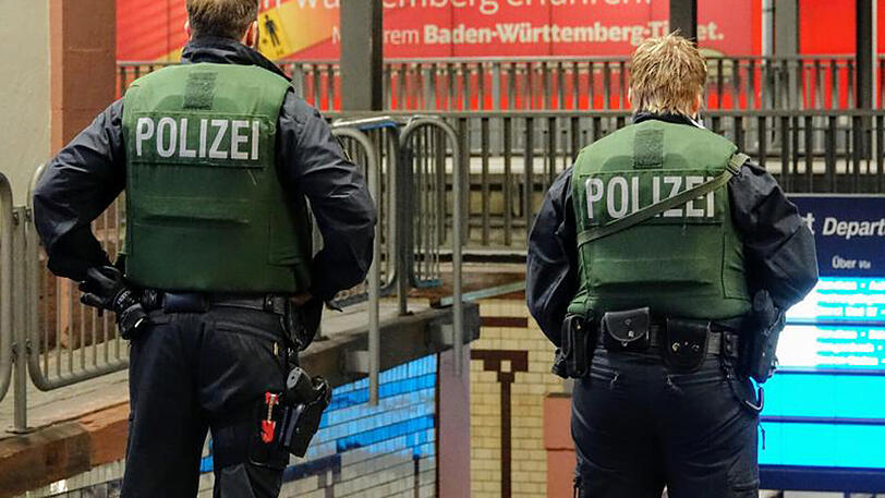 Nach den Anschlagsdrohungen in Offenburg prüft die Polizei einen islamistischen Hintergrund.