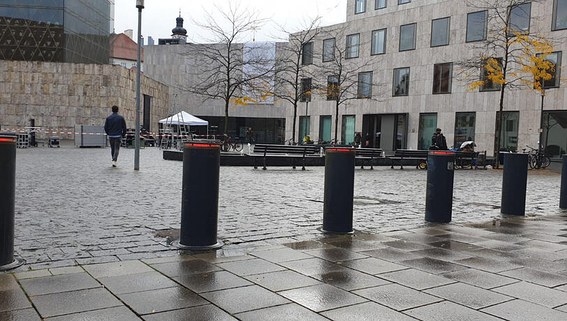 Das Gelände am Jakobsplatz ist mit ein- und ausfahrbaren Sicherheitspollern geschützt.