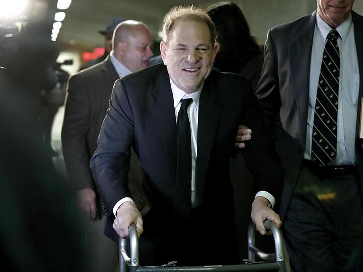 Mit Gehhilfe: Harvey Weinstein kommt am Obersten Gericht des Bundesstaates New York in Manhattan an.