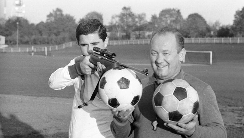 Treffsicher: Gerd Müller mit Trainer Tschik Cajkovski. Treffsicher: Gerd Müller mit Trainer Tschik Cajkovski.