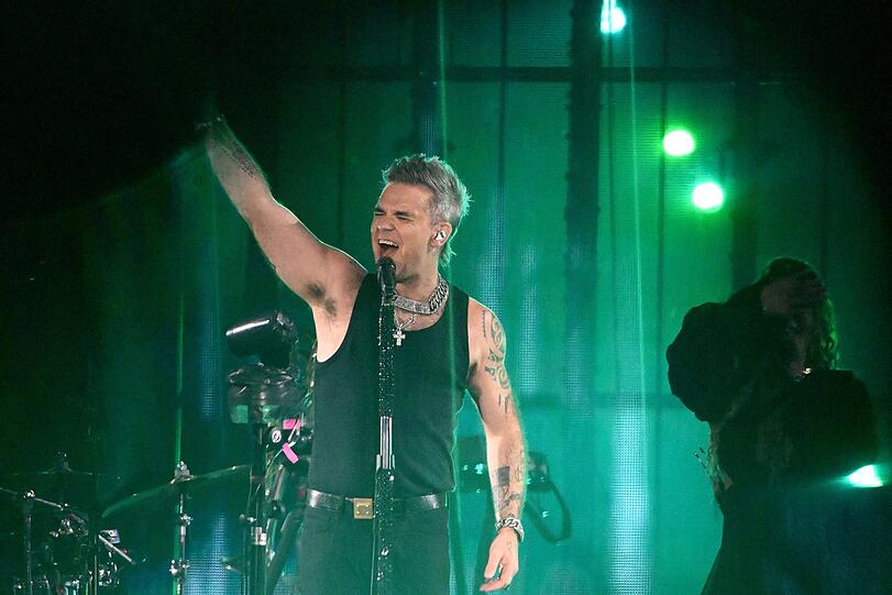 Robbie Williams live auf der Bühne am 27.08.2022 in München auf dem Messegelände.