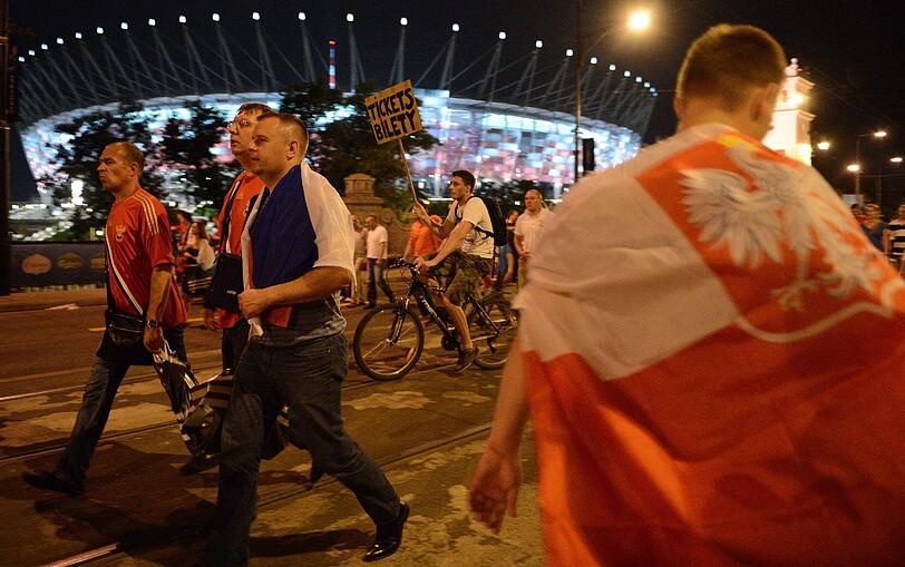 Co-Gastgeber Polen ist aus der EM ausgeschieden, Griechenland steht überraschend im Viertelfinale. Tränen bei den polnischen Fans und Jubel bei den Hellas-Anhängern. Die Bilder.