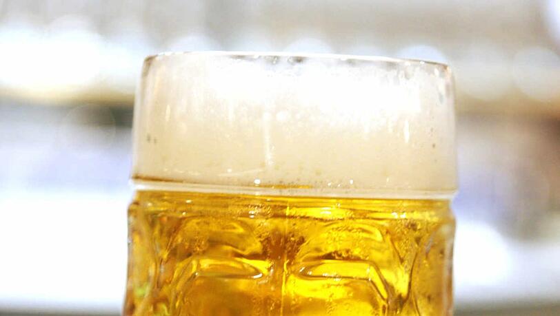 Die Löwenbräu-Maß. Die Löwenbräu-Maß.
