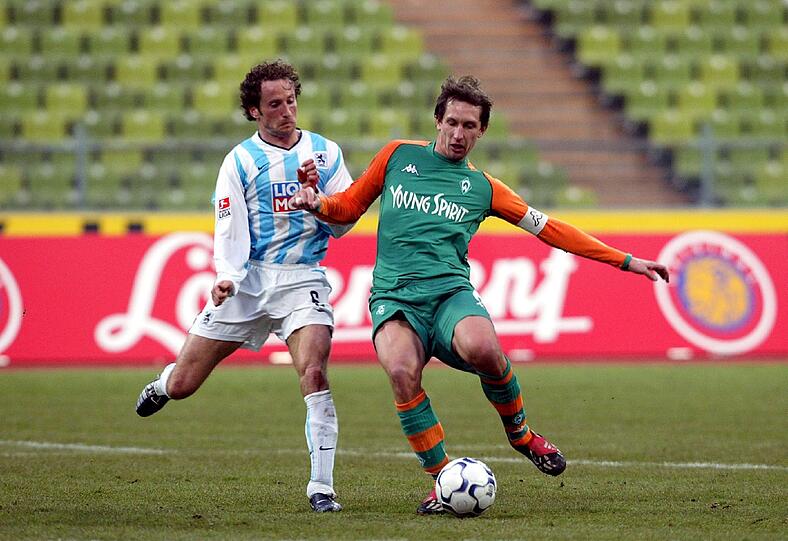 Im Februar 2003 empfingen die Löwen den SV Werder Bremen im Viertelfinale auf eigenem Rasen. Benny Lauth brachte München in der 80. Minute mit 1:0 in Front, nur fünf Minuten später musste man jedoch den Ausgleich durch Ivan Klasnic hinnehmen. Am Ende ging den Blauen in der Verlängerung die Puste aus. Ein Doppelschlag von Angelos Charisteas sowie ein erneuter Klasnic-Treffer sorgten dafür, dass Bremen mit 4:1 ins Halbfinale einzog.