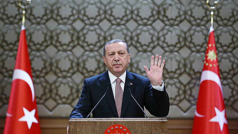 Der türkische Staatspräsident poltert mal wieder - dieses mal gegen die eigenen Fußball-Fans. Der türkische Staatspräsident poltert mal wieder - dieses mal gegen die eigenen Fußball-Fans.
