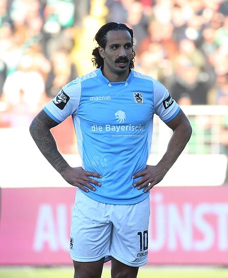 An diesen Anblick muss man sich erst noch gewöhnen: Adriano Grimaldi mit Schnauzer