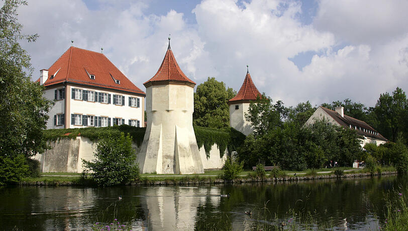 Im Schloss Blutenburg ist die von Jella Lepman gegründete Internationale Jugendbibliothek untergebracht. Im Schloss Blutenburg ist die von Jella Lepman gegründete Internationale Jugendbibliothek untergebracht.