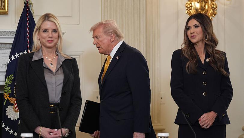 Bondi und Noem sind nicht mehr Teil von Trumps Regierung. (Archivbild)