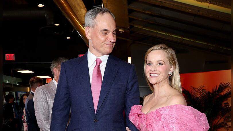 Reese Witherspoon und Oliver Haarmann erschienen in aufeinander abgestimmten Outfits zur Premiere.