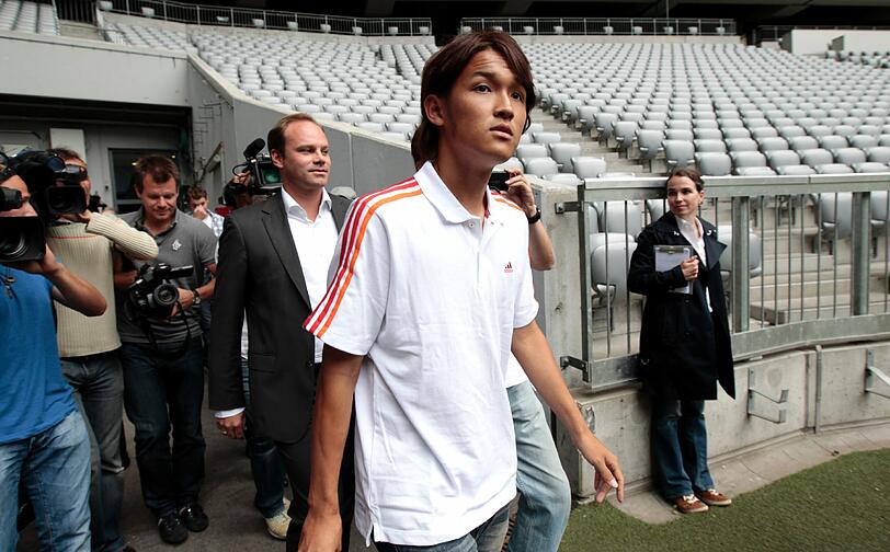 Usami wird offiziell in der Allianz Arena vorgestellt. Die Bilder