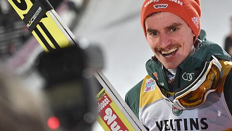 Richard Freitag hat einen Sieg beim ersten Springen der Vierschanzentournee in Oberstdorf nur knapp verpasst.