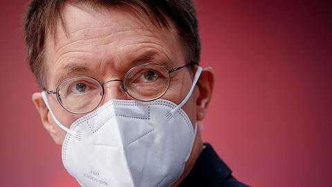 Karl Lauterbach (SPD), Bundesminister für Gesundheit, nimmt am Bundesparteitag seiner Partei teil.