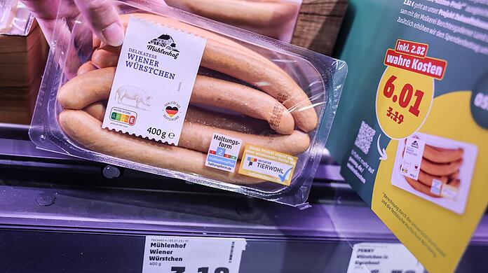 Üppiger Aufpreis: Diese Würstchen sind nach neuer Penny-Rechnung deutlich teurer als bisher.