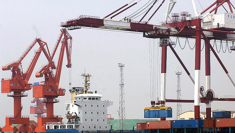 Hafen in Qingdao: Analysten gingen von einem leichten Aufschwung der chinesischen Wirtschaft aus, nun scheint das Gegenteil der Fall zu sein. Hafen in Qingdao: Analysten gingen von einem leichten Aufschwung der chinesischen Wirtschaft aus, nun scheint das Gegenteil der Fall zu sein.