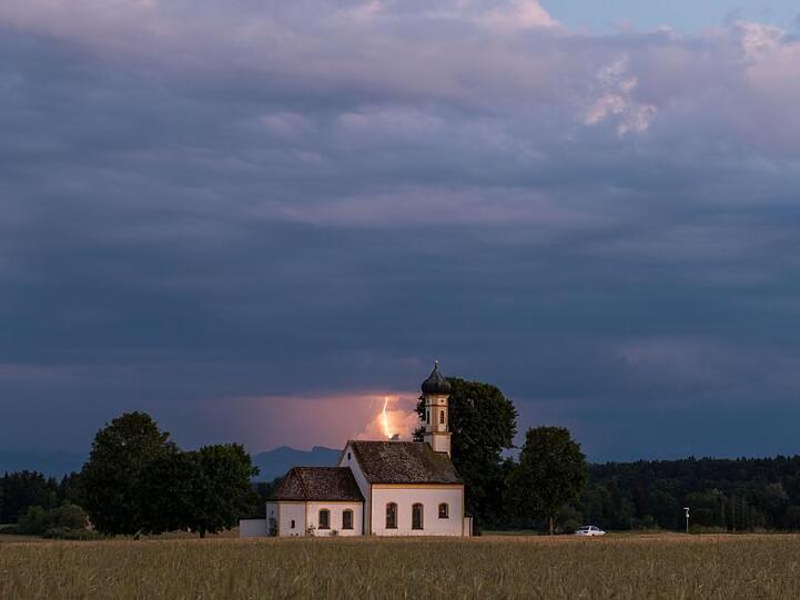 Gewitter in Bayern möglich. Foto: Lino Mirgeler/Archivbild