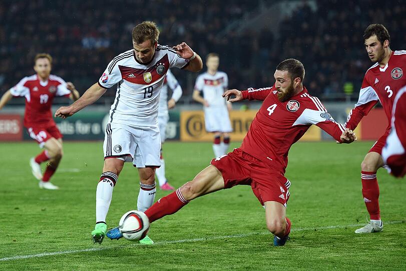 Mario Götze, Note 3 Die Sturmspitze steigerte sich nach unauffälligem Beginn. Wühlte sich vor dem 0:1 geschickt durch und legte für Kumpel Reus auf. Des Öfteren zu verspielt.