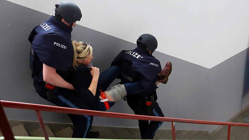 Die Polizisten trainieren "unterschiedlichste Szenarien: Normale Einsätze, wie sie die Beamten jeden Tag erleben, aber auch Amok- oder Terrorlagen.