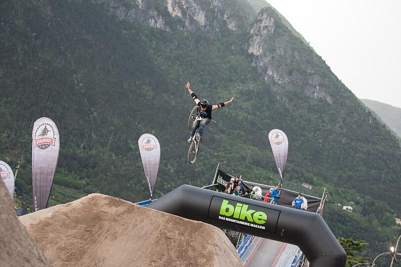 Höher, schneller, weiter - das sind die Bilder vom King of Dirt beim Riva Bike Festival 2013.