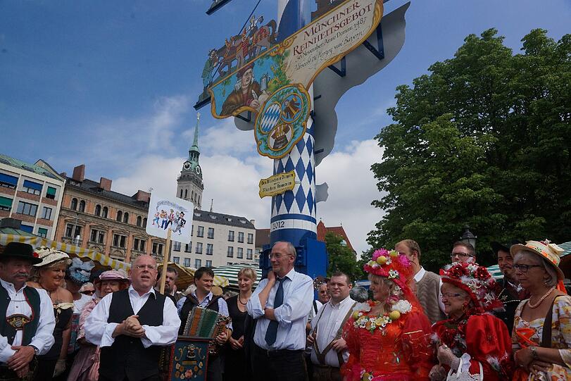 Schausteller, Musiker, Tänzer und Kabarettisten: Die Bilder vom Brunnenfest am Viktualienmarkt.