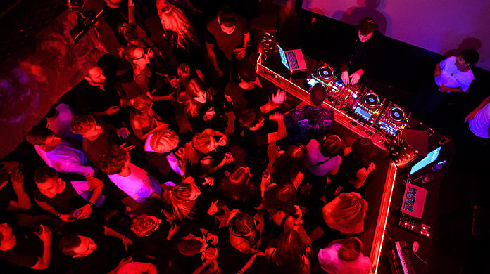 Die Tanzfläche im Harry Klein war meistens brechend voll - doch Ende Mai musste der beliebte Münchner Technoclub schließen.