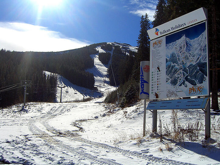Blick in das Skigebiet in Bansko in Bulgarien.