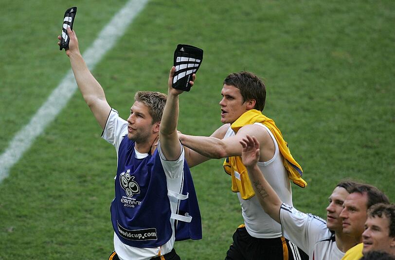 Thomas Hitzlsperger kam nur im Spiel um Platz 3 zum Einsatz. 2013 beendete Hitzlsperger, der seit Sommer 2010 nicht mehr für das DFB-Team berücksichtigt wurde, seine aktive Karriere. Mit seinem Outing als Homosexueller stieß er im Januar 2014 eine vielbeachtete Diskussion über Homosexualität unter Profisportlern an. Seit 2015 arbeitet er als Experte beim BR.