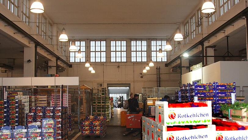 Für Bedürftige ist die Tafel in der Großmarkthalle ab sofort auch am Wochenende geöffnet. (Archivbild) Für Bedürftige ist die Tafel in der Großmarkthalle ab sofort auch am Wochenende geöffnet. (Archivbild)