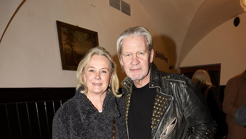 Sänger Johnny Logan mit Freundin Tanja Surmann. Sänger Johnny Logan mit Freundin Tanja Surmann.