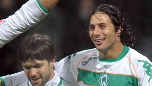 Jetzt müssen sie zahlen: Bremens Diego (links) und Claudio Pizarro. Jetzt müssen sie zahlen: Bremens Diego (links) und Claudio Pizarro.