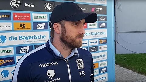 Löwen-Trainer Daniel Bierofka bei der Pressekonferenz vor dem Spiel gegen den SV Meppen.