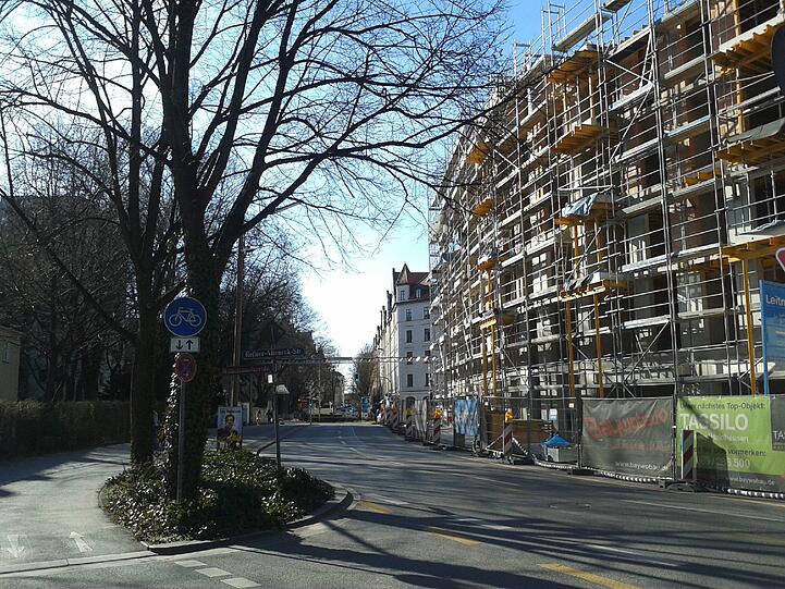 Hier an der Auenstraße...